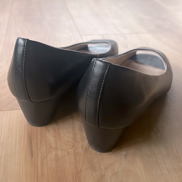 le chateau Moda Reflex Black Leather Peep Toe Wedge - Picture 5 of 7